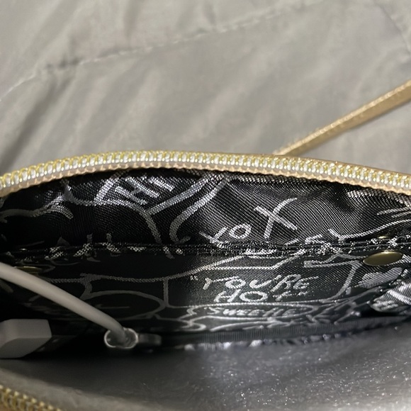 NWT Betsey Johnson Phone Charging Purse - Picture 10 of 13